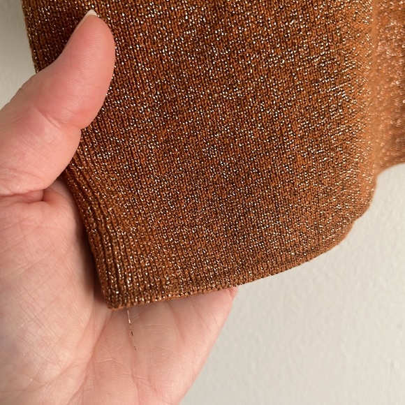 Sleeveless Turtleneck (metallic) - Picture 4 of 4